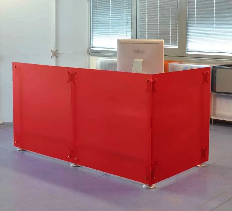 Schreibtisch Stellwand, freistehende Büro Trennwand, Acrylglas rot, Trennwandlösung