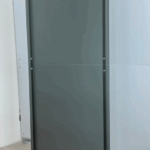 Rollbare Schreibtisch Sichtschutz Trennwand, Acrylglas grau satiniert