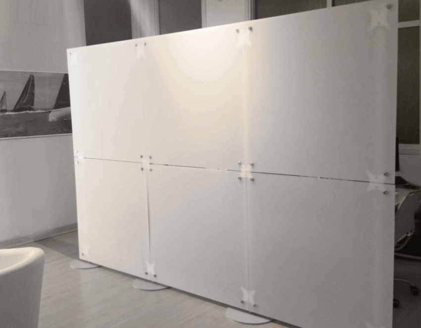 Raumteiler Trenwnand in Psychotherapie Praxis, ganzheitliche Praxisführung durch neue freistehende Trennwand