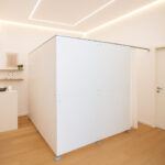 Trennwand Kabine im Kosmetik Studio, Permanent Makeup Praxis, ganzheitliche Praxisführung ätherische Öle