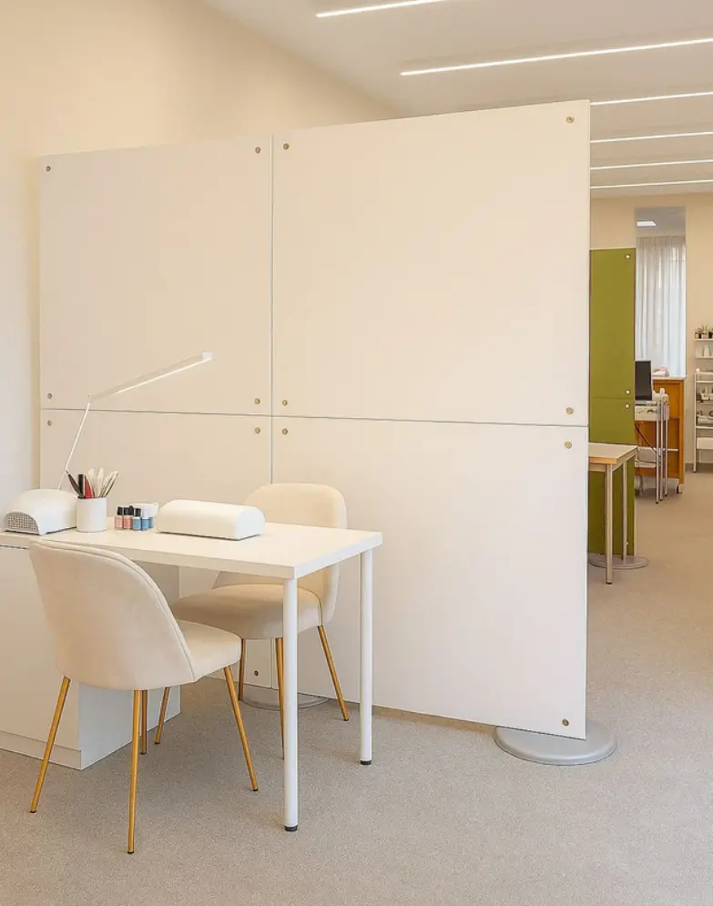 Blickdichte 2x2m Trennwand als Behandlungskabine in Kosmetikstudio und Praxis